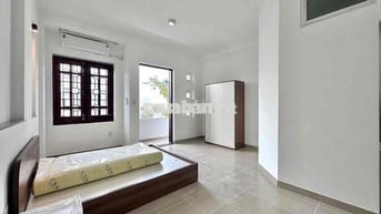 Siêu phẩm Studio ban công Và cửa sổ sáng mới keng , Gần UEH