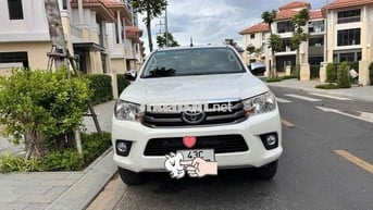 Toyota Hi Lux 2.4 E 2017 Tự động Trắng 70.000km