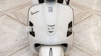 Vespa GTS 125 iGet 124cc Trắng mẫu mới Giá RẺ