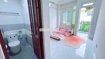 Studio ban công full nt ngay ngã tư hàng xanh tại Nguyễn Văn Thương