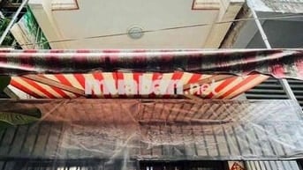 Bán nhà cạnh hẻm xe hơi trung tâm quận 1