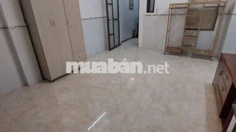 Phòng cửa sổ ,nội thất mới ,kệ bếp