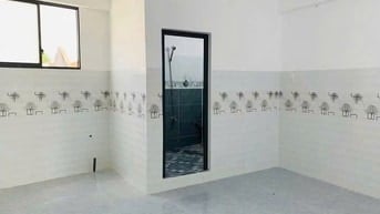 Cho thuê nhà mới xây 1 trệt 1 lầu  2 PN. Giá 4tr5, sát chợ Chánh Lưu