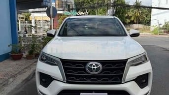 Toyota Fortuner 2022 Số sàn Trắng 7 chỗ