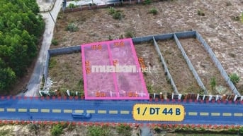 ngộp bank cho anh chị thích săn hàng ngộp dt 379m2 có sẵn 160m thổ cư