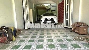 cho thuê nhà 2 lầu gần Trường Tô Ngọc Vân dt 4,5x15m sân ô tô