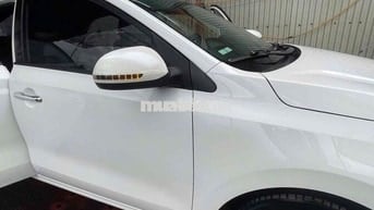 Kia Soluto Deluxe Trắng Số sàn Xăng 5 chỗ