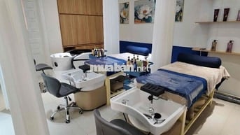 Sang Thẩm Mỹ Viện Máy Móc Hiệnn Đại Vào là kinh doanh