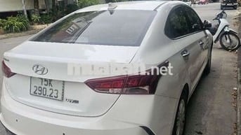 Hyundai Accent Trắng 5 chỗ