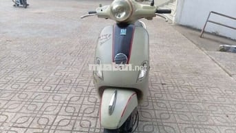 Piaggio Vespa LX 150 Xám