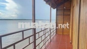 NHÀ GỖ BÊN SÔNG SÁT PHÀ BÌNH NINH – 400m² THỔ CƯ, SẴN KÈ KIÊN CỐ
