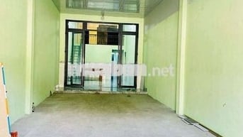 Cho thuê nhà 120m2 sân rộng gần MPTV