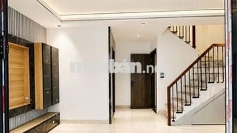 Nhà Hàng Hiếm Ngay Chợ Ngọc Thụy, 6 Tầng Thang Máy, Full Nội Thất