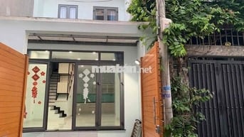 nhà 2 phòng ngủ 2 nhà vệ sinh trong khu dân cư hồng long