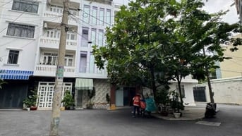 Nhà bán khu nhà ở cao cấp , công viên trước nhà!
