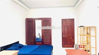 CẦN SHARE 1 PHÒNG 45m2 CÓ BAN CÔNG TRONG NHÀ NGUYÊN CĂN THỐNG NHẤT