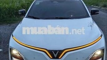 VinFast VF6 Eco Trắng - Mua Pin - Sạc Free full