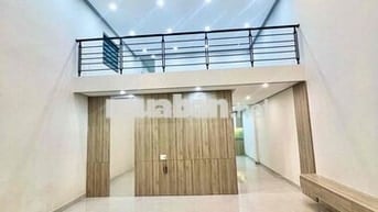 Nhà sát chợ và biển kiệt Nguyễn Chánh,siêu to thoáng