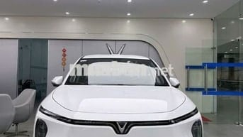 VinFast MPV 7 Trắng 7 chỗ