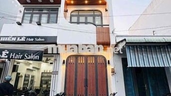 Nhà 2 lầu mới 4pn full máy lạnh Hẻm 54 Hùng Vương