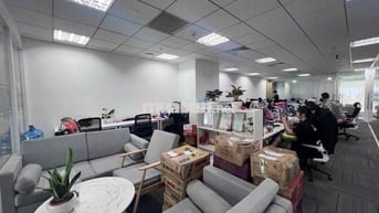 Sang nhượng toàn bộ văn phòng thuê 136m2
