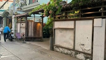 Bán gấp hẻm lớn đường Trần Bình Trọng quận 5 diện tích :10x20 giá 32ty