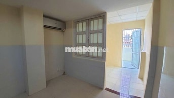 CHO THUÊ PHÒNG NỘI THẤT CƠ BẢN CỬA SỔ LỚN NGAY HỌC VIỆN HÀNH CHÍNH