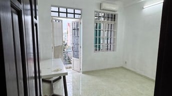 Phòng 18m2 có điều hoà, ban công phơi đồ riêng 