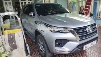 Toyota Fortuner 2024 Bạc Tự động 7 chỗ