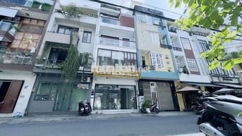 Mặt tiền đường Hoa nhận nhà ngay.