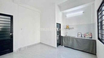 CHO THUÊ PHÒNG CỬA SỔ TRỜI CHỈ TÍNH ĐIỆN NƯỚC NGAY HOÀ BÌNH ĐẦM SEN