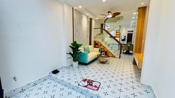 Bán nhà Hẻm xe hơi Phan Văn Trị, DT 46m2, 2 tầng, 3 Phòng ngủ, Mới, Ở 