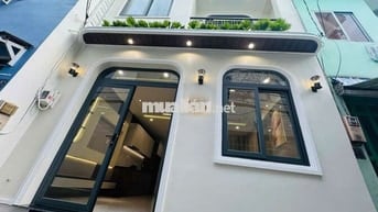 Nhà Q7, 35m2 thiết kế hiện đại Nhà mới dọn vào ở Liền. 