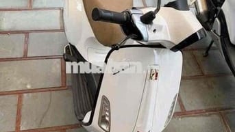 Piaggio Vespa Trắng