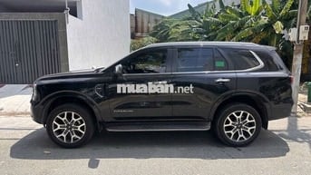 Ford Everest Titanium 2022 Đen 7 chỗ Dầu