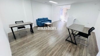 Chủ nhà cần cho thuê tầng 4 nhà mặt phố Thụy Khuê, Tây Hồ, DT: 65m2