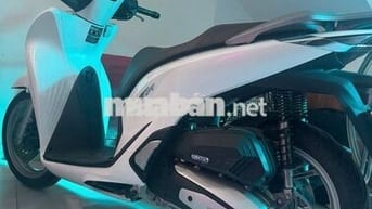 Xe trùm mền SH 160i cuối 2023 Trắng odo 22k 99%