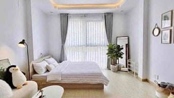 Căn hộ ban công, cửa sổ trời có thang máy - mặt tiền đường lớn