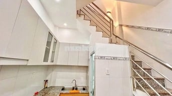 cho thuê nhà 3 lầu đường trần xuân soạn Quận 7   có nôi thất cơ bản