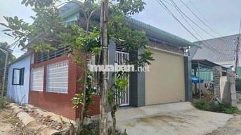 Nhà Chánh Mỹ mỹ hảo 1 có 3 phòng ngủ full nội thất sân ô tô, thủ dầu