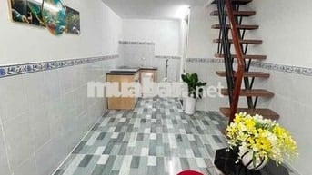 nhà 2 phòng ngủ . hà huy giáp . ngay trường CD điện lực. 740tr