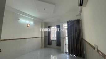 Phòng trọ CÓ BAN CÔNG, MÁY LẠNH, WC riêng tại Lê Thị Hoa, Bình Chiểu