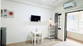 Siêu rộng ngay sau chợ Bến Thành , ban công to , phòng mới sạch