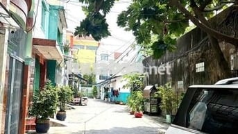 Chính chủ cần bán gấp nhà quận 11, nhà 3 tầng sát mặt tiền
