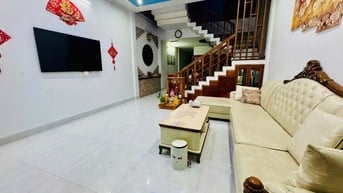 Định cư nước ngoài nhượng lại nhà 3 tầng full nội thất - đủ tiện nghi