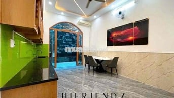 PHÒNG TRỆT CÓ SÂN VƯỜN NGAY ĐẦM SEN - ĐH VĂN HIẾN