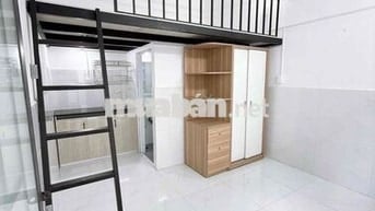 Phòng trệt rộng rãi ngay mũi tàu Mã Lò - Lê Văn Quới