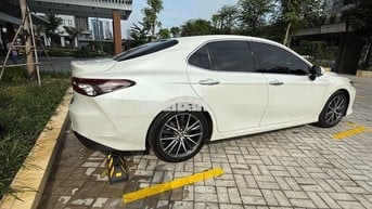 Toyota Camry 2.0Q 2022 Trắng 38.500 Km