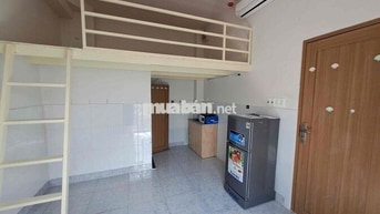 PHÒNG BAN CÔNG GIÁ RẺ-RỘNG HƠN 30m2-CÓ THANG MÁY NGAY LUỸ BÁN BÍCH