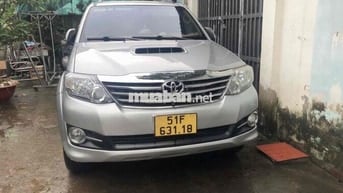 Toyota Fortuner 7 chỗ màu Bạc